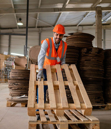 tables-seats-made-from-wooden-boxes (1)