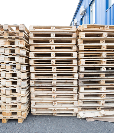 tables-seats-made-from-wooden-boxes (1)