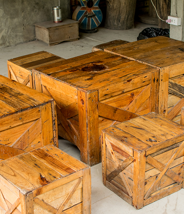 tables-seats-made-from-wooden-boxes (1)